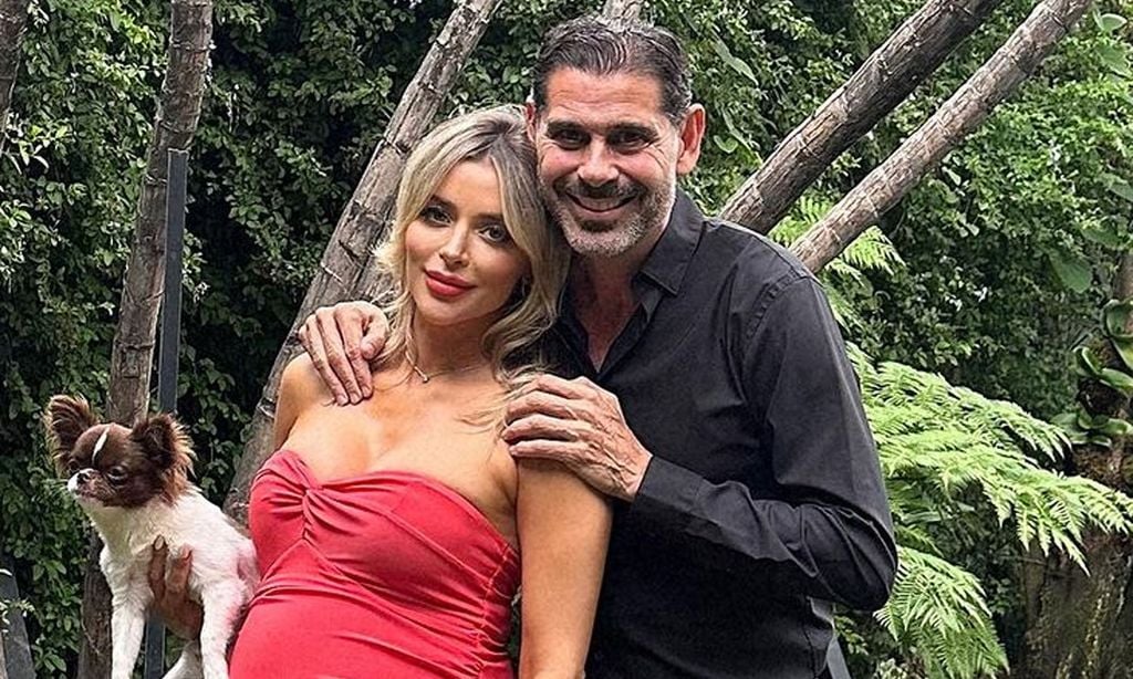 Fernando Hierro comparte la imagen más sensual de su exuberante novia a punto de dar a luz