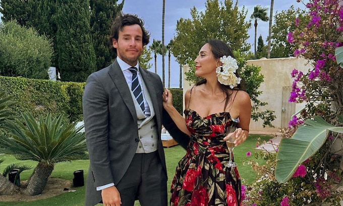 Tamara Falcó, radiante tras su luna de miel, muestra las imágenes más divertidas de la boda de su amiga Luisa Bergel 
