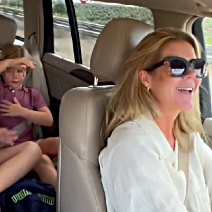El divertido viaje en coche de Amelia Bono y sus hijos cantando 'Mi gran noche', de Raphael