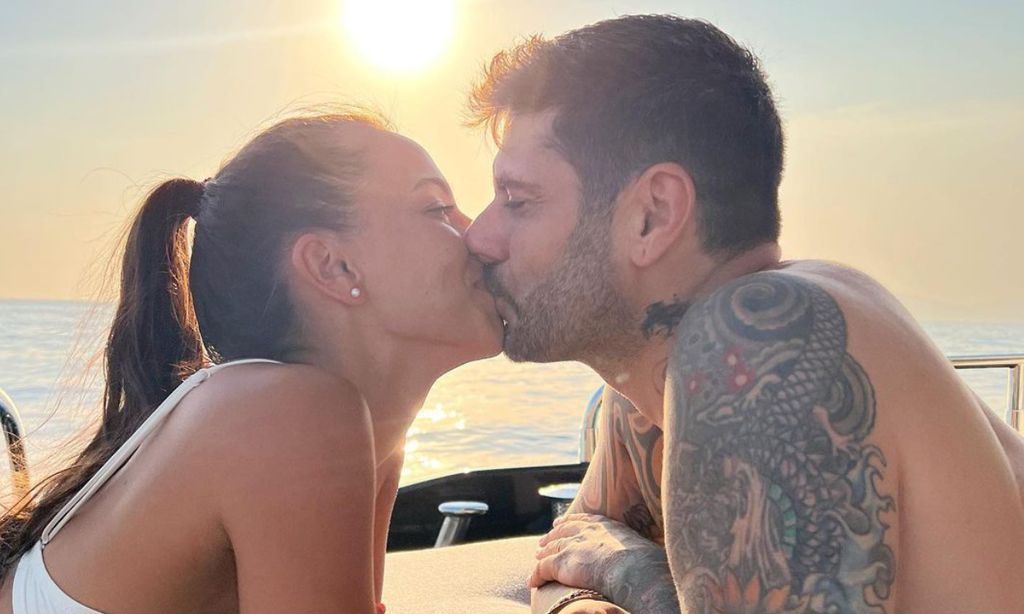 Julia Nakamatsu, la mujer de Melendi, presume de tripita premamá