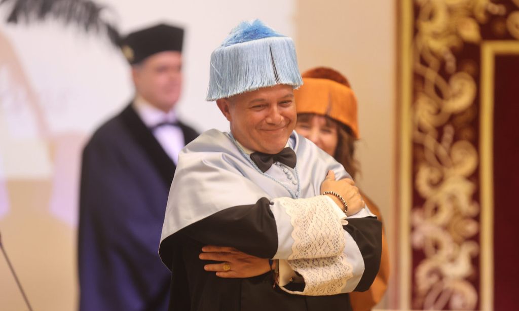 Alejandro Sanz, investido doctor Honoris Causa por la Universidad de Cádiz: 'De los momentos más graves hay que aprender'