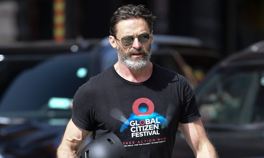 Hugh Jackman reaparece sin su anillo de casado y cuenta cómo se encuentra tras anunciar su separación