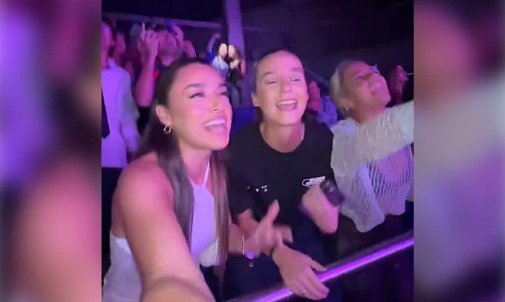 Victoria de Marichalar, una gran fan de Tini cantando entregadísima en su concierto