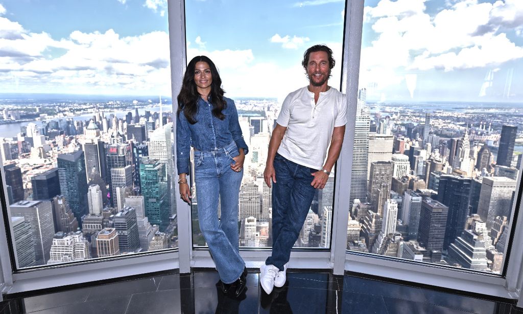 La romántica sorpresa de Camila Alves a Matthew McConaughey para celebrar el éxito de su libro ¡por todo lo alto!