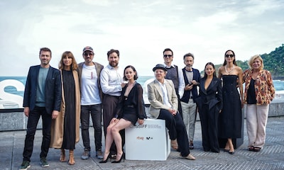 Eugenia Silva deslumbra en San Sebastián junto al resto del elenco de 'Camilo Superstar', donde interpreta un papel