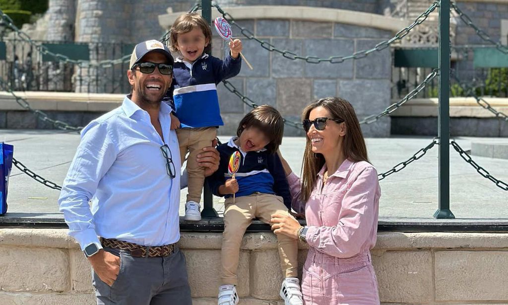 Las mil y una 'profesiones' de Miguel y Mateo, hijos de Ana Boyer y Feranando Verdasco, en su última escapada familiar