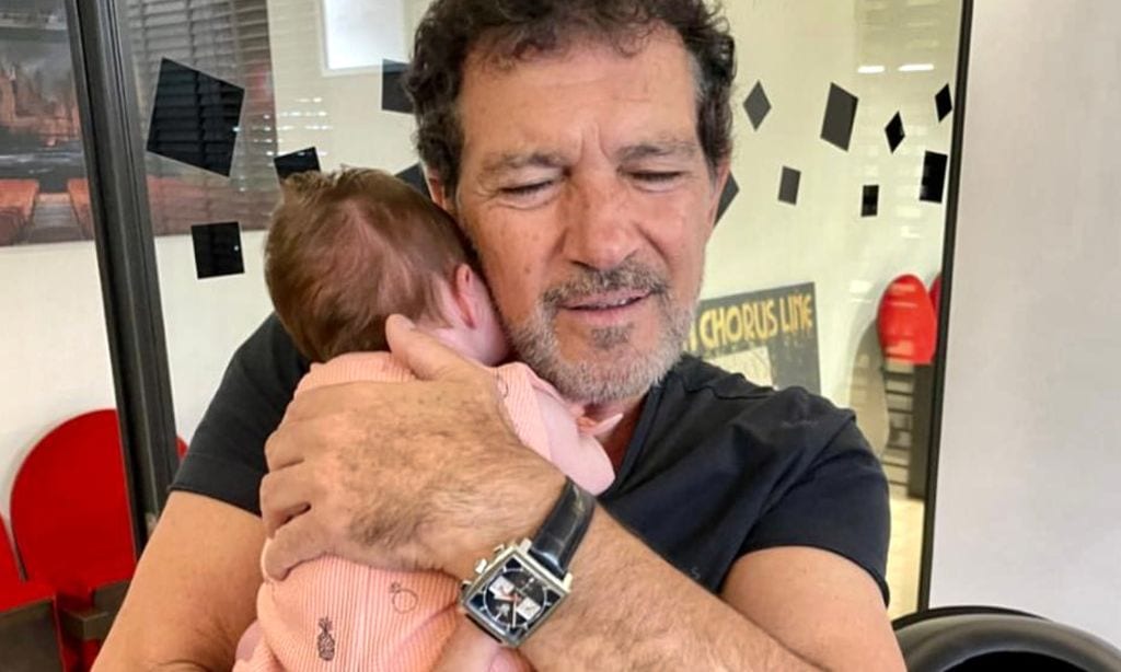Antonio Banderas ya conoce a su ahijada, la bebé de un mes de María Casado