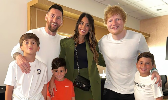 Leo Messi y su familia, con Ed Sheeran