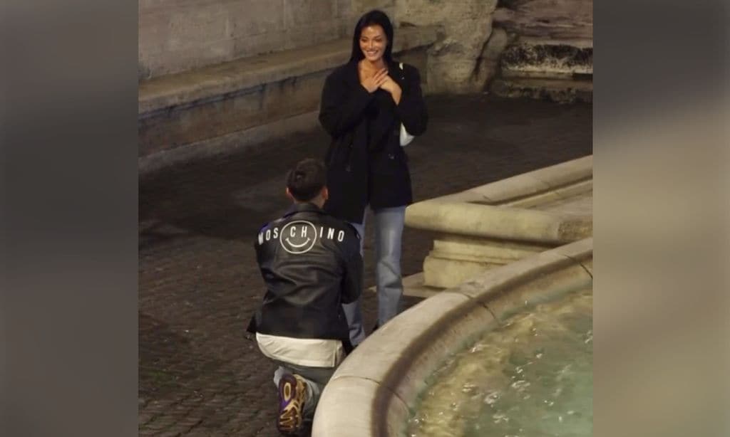 La romántica pedida de mano del futbolista Paulo Dybala a Oriana Sabatini frente a la Fontana di Trevi