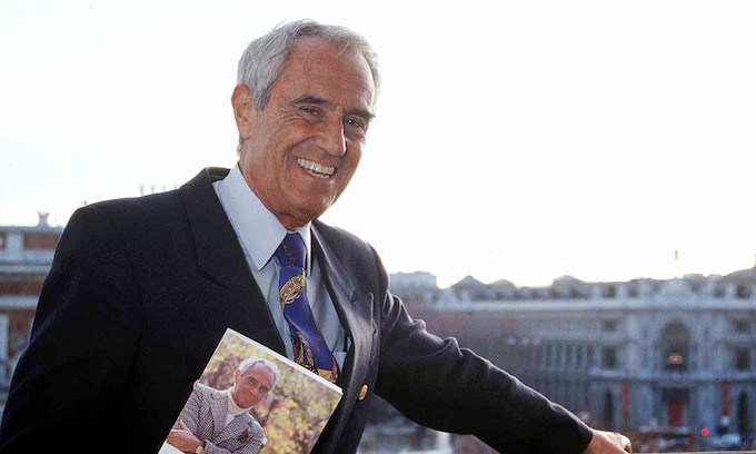 Muere José María Carrascal a los 92 años: adiós al periodista de las mil corbatas