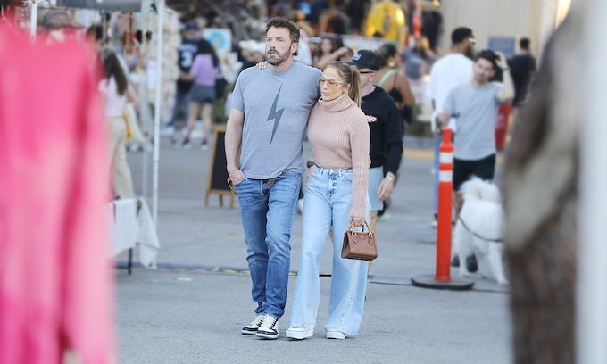 Jennifer Lopez y Ben Affleck, de compras en un mercadillo
