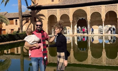 Esther Acebo visita con su hija la Alhambra de Granada ¡y se le cae la baba!