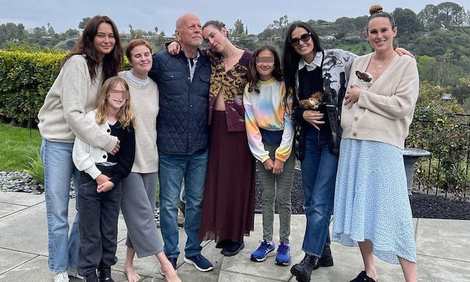 Bruce Willis junto a su familia