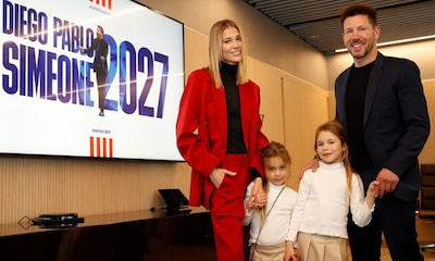 Carla Pereyra y sus hijas, el mejor apoyo de Simeone durante su renovación con el 'Atlético de Madrid'