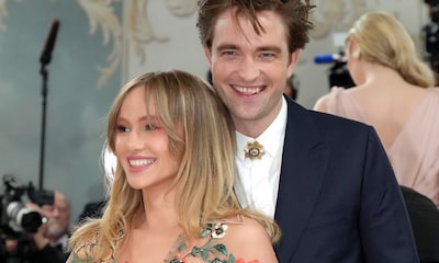 Robert Pattinson y Suki Waterhouse anuncian que van a ser padres de una forma muy original