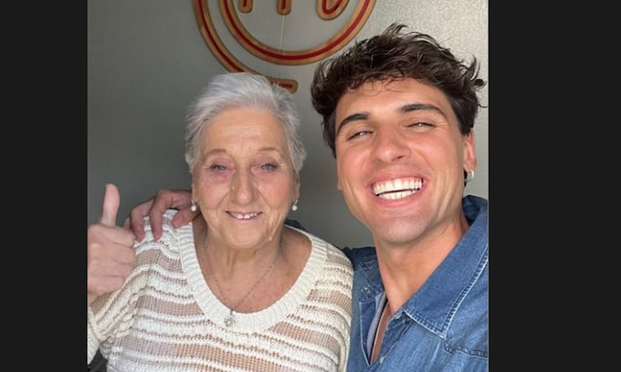Daniel Illescas y su abuela Carmen a quien consiente todos sus deseos