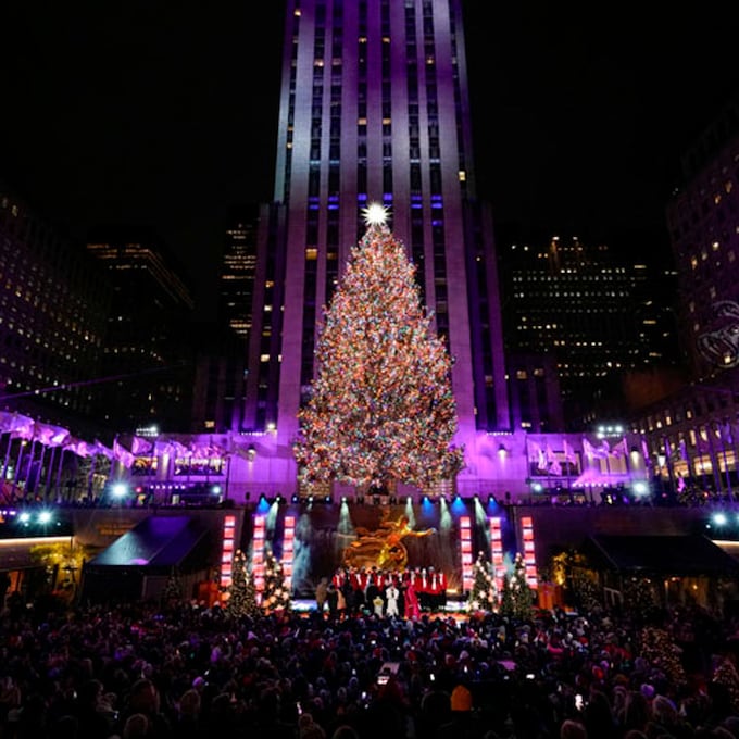 Nueva York inaugura la Navidad con el clásico encendido del árbol de Rockefeller Center