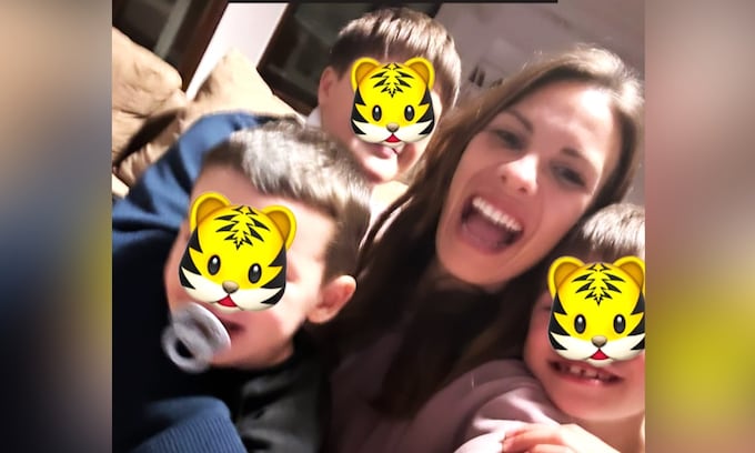 Jessica Bueno y sus tres hijos: Fran, Jota y Alejandro