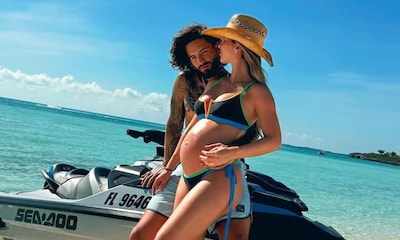 Maluma presume de amor en la playa con su chica, Susana Gómez, embarazada y en bikini
