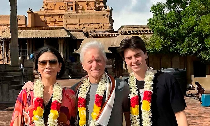 Las imágenes de Michael Douglas, Catherine Zeta-Jones y su hijo de viaje a la India 