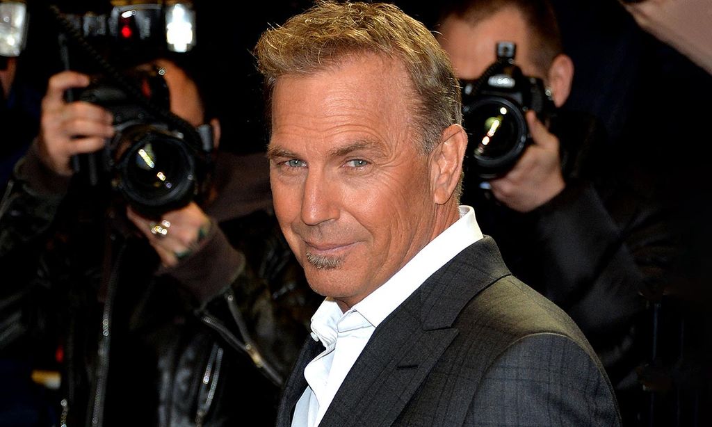 Kevin Costner, fotografiado en actitud cariñosa con la cantante Jewel tras su complicado divorcio