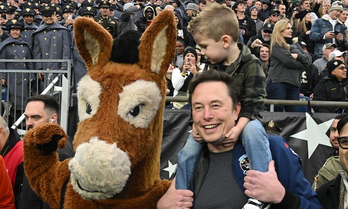 Elon Musk con su hijo X Æ A-Xii