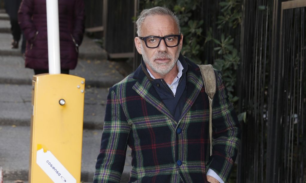 Joaquín Torres andando por la calle