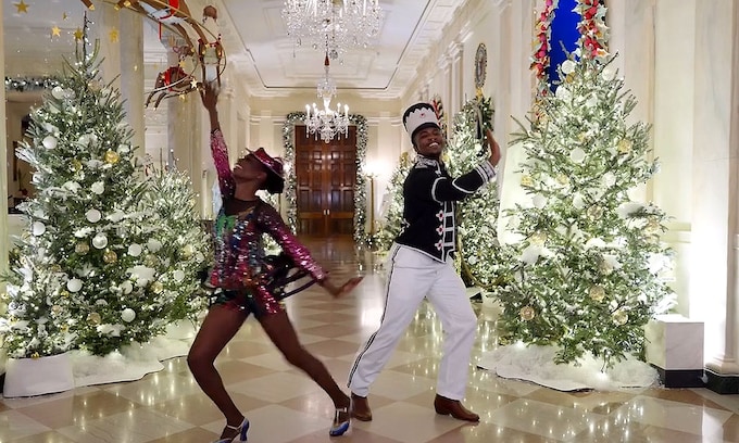 La Casa Blanca se convierte en un animado musical para dar la bienvenida a  la Navidad 
