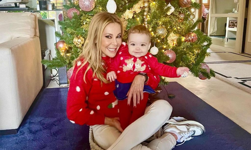 Ana Obregón y su hija Anita felicitan la Nochebuena en sus primeras y 'mágicas' Navidades juntas