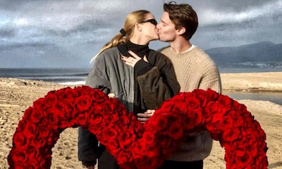 Patrick Schwarzenegger y Abby Champion se casan: así ha sido la romántica pedida en la playa ¡con un corazón de rosas!