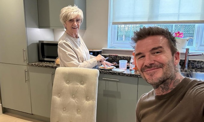 La divertida comida de David Beckham con su madre