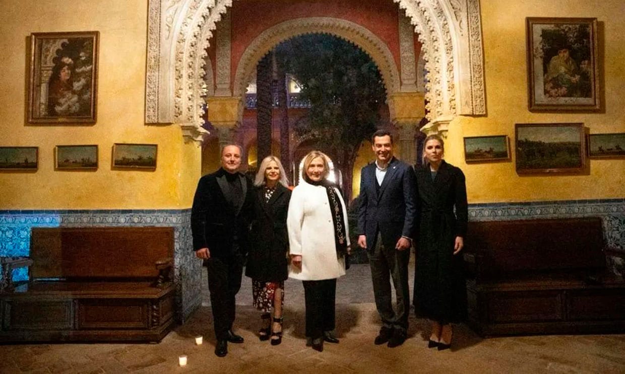 Todos los detalles de la fiesta privada que Eugenia Martínez de Irujo le ha hecho a Hillary Clinton en el Palacio de Dueñas
