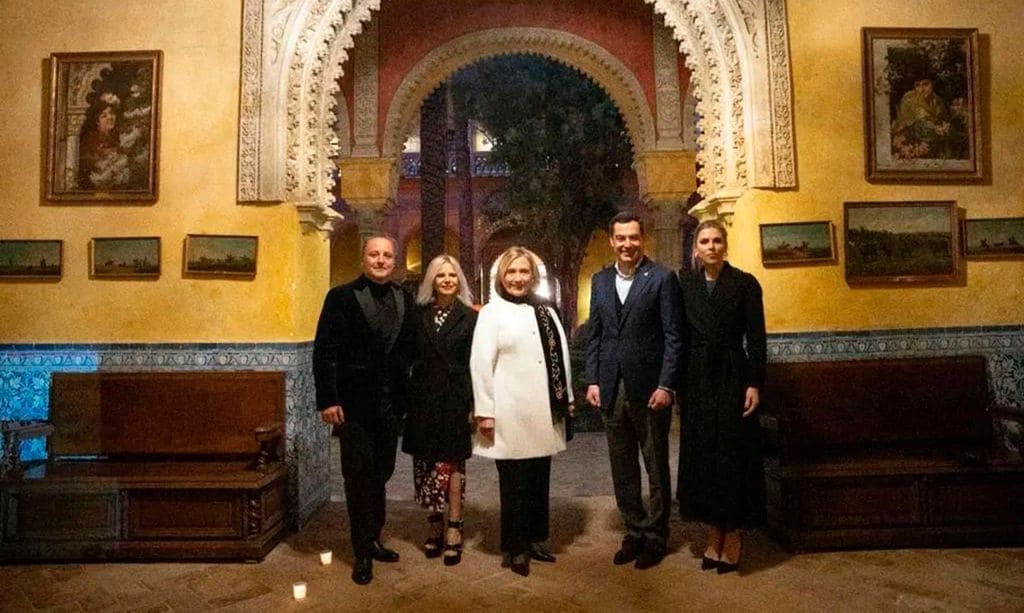 Todos los detalles de la fiesta privada que Eugenia Martínez de Irujo le ha organizado a Hillary Clinton en el Palacio de Dueñas