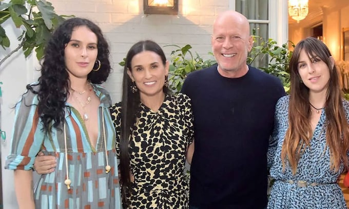 Demi Moore con Bruce Willis y sus hijas