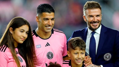 La familia de Luis Suárez le arropa en su debut con el equipo de Beckham ¡y con Will Smith entre el público!