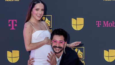 Las tiernas imágenes de Camilo y Evaluna presumiendo de embarazo en los premios Lo Nuestro