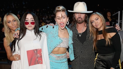 Miley Cyrus lanza nueva canción en medio de las especulaciones sobre su familia