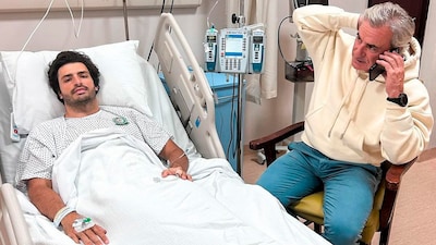 Carlos Sainz Jr. comparte la primera imagen tras su operación de urgencia, arropado en todo momento por su padre