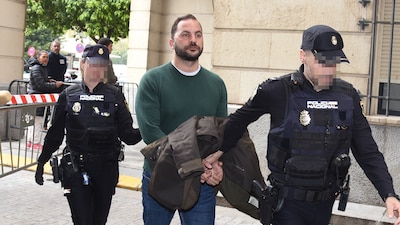 Antonio Tejado, entre lágrimas tras declarar en los juzgados de Sevilla