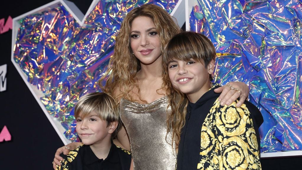 Escucha el debut de Milan, hijo de Shakira y Piqué, tocando la batería con su grupo