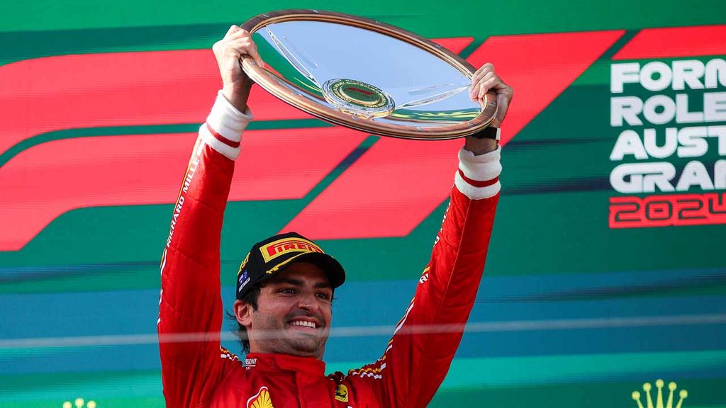 Tras su operación de apendicitis, Carlos Sainz, Jr. gana su tercera carrera de Fórmula 1 en Australia
