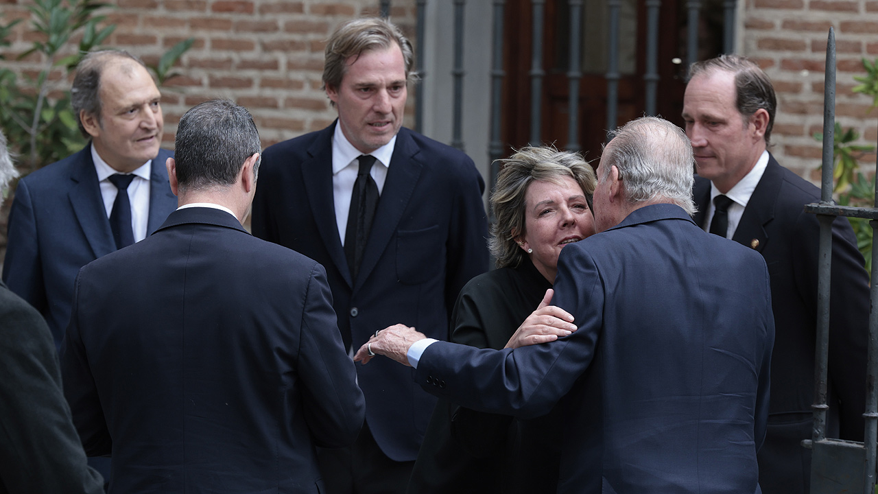 Familiares y amigos despiden a Fernando Gómez Acebo en un funeral en Madrid