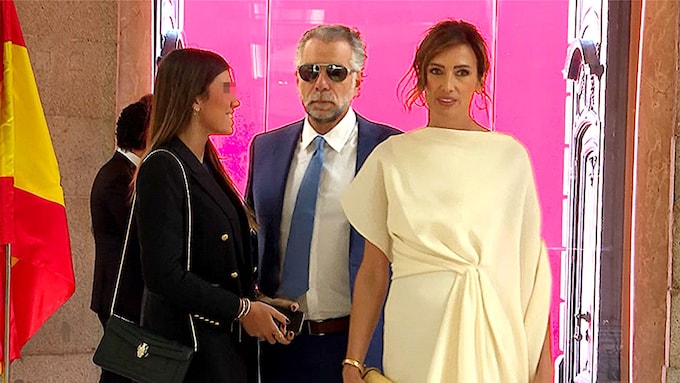 Nieves Álvarez, con su pareja y su hija