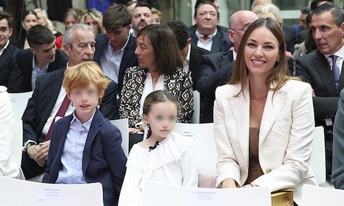 Helen Lindes y sus hijos, muy orgullosos de Rudy Fernández, que ha recibido un reconocimiento a escasas semanas de su retirada