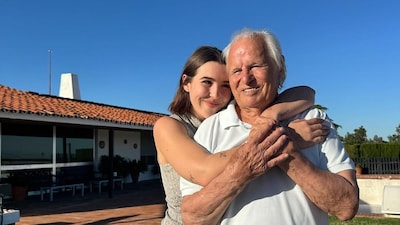 El emotivo reencuentro de Alba Díaz con su abuelo Manuel Benítez 'El Cordobés' en el 88 cumpleaños del torero