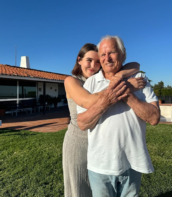 La emotiva felicitación de Alba Díaz a su abuelo Manuel Benítez El Cordobés por su 88 cumpleaños