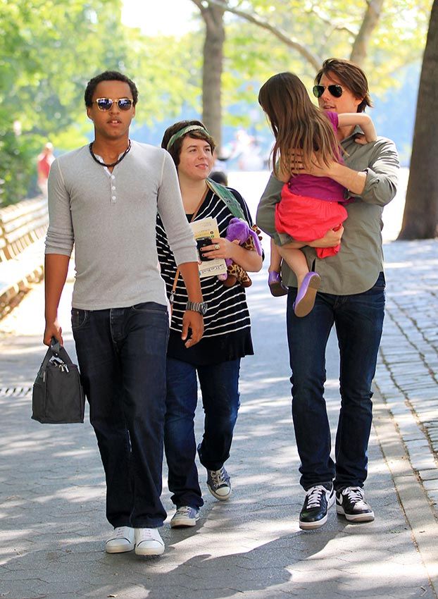Tom Cruise con sus tres hijos en 2010
