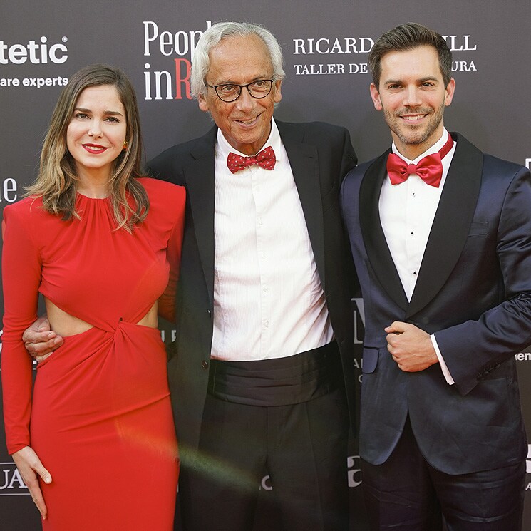Marc Clotet y Natalia Sánchez, orgullosos anfitriones de la gala People in Red organizada por el padre del actor 