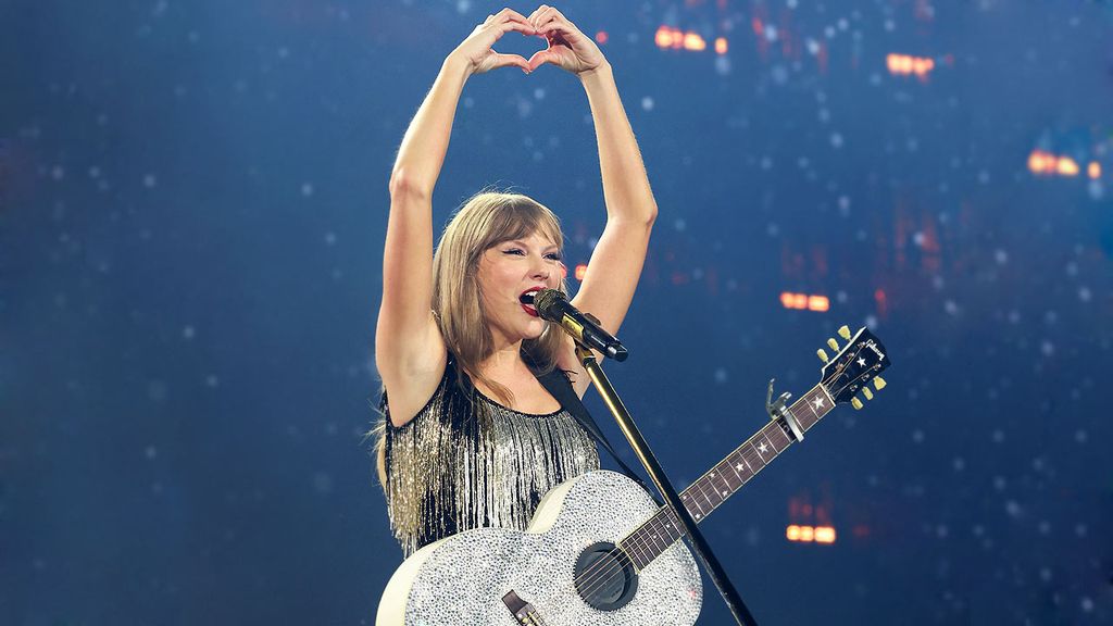 El guiño de Taylor Swift a su novio, Travis Kelce, en su concierto en París