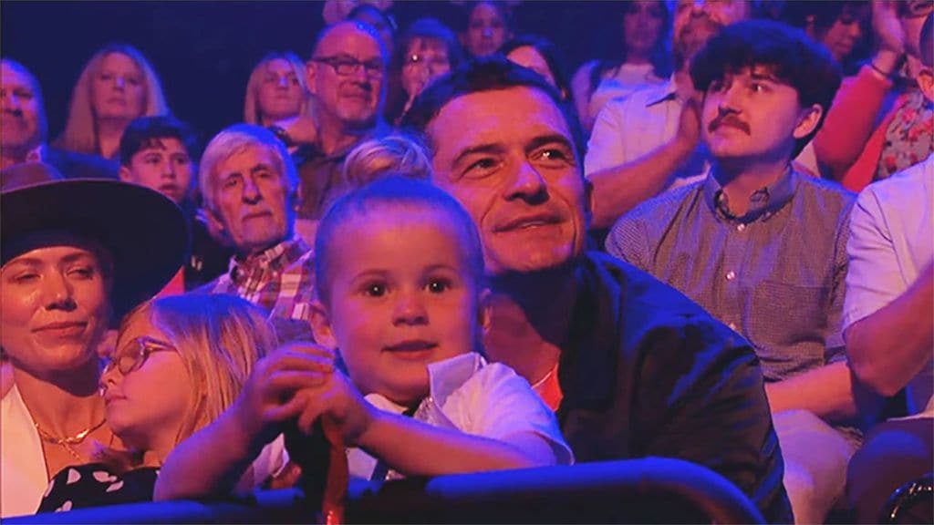 La hija de tres años de Katy Perry asiste al programa 'American Idol' para ver a su madre convertida en Cenicienta
